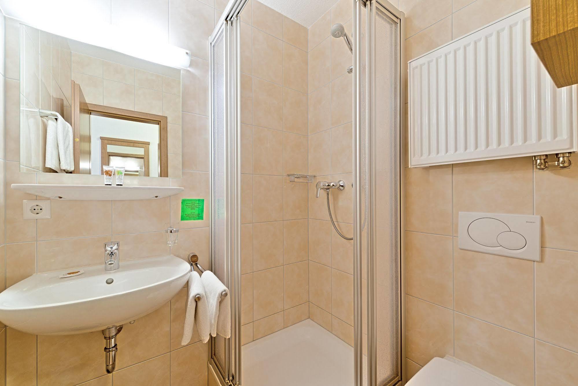 Sapia Hotel St. Fridolin باد ساكنغن المظهر الخارجي الصورة